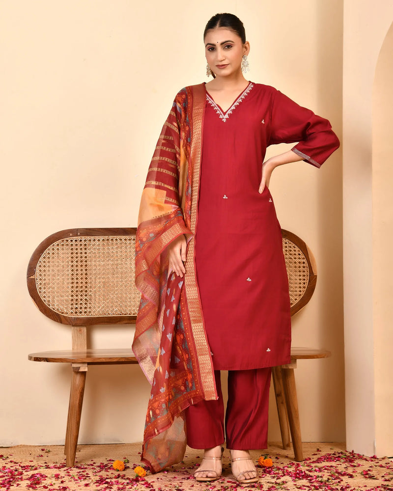 Chanderi V neck Hand Embroidered Maroon Solid  Kurta Pant Set With Printed Dupatta Set (Set of 5 Pc)