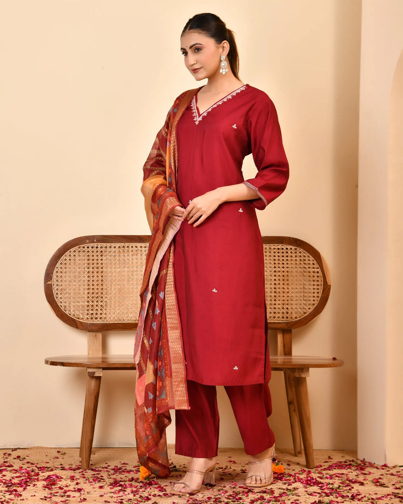 Chanderi V neck Hand Embroidered Maroon Solid  Kurta Pant Set With Printed Dupatta Set (Set of 5 Pc)