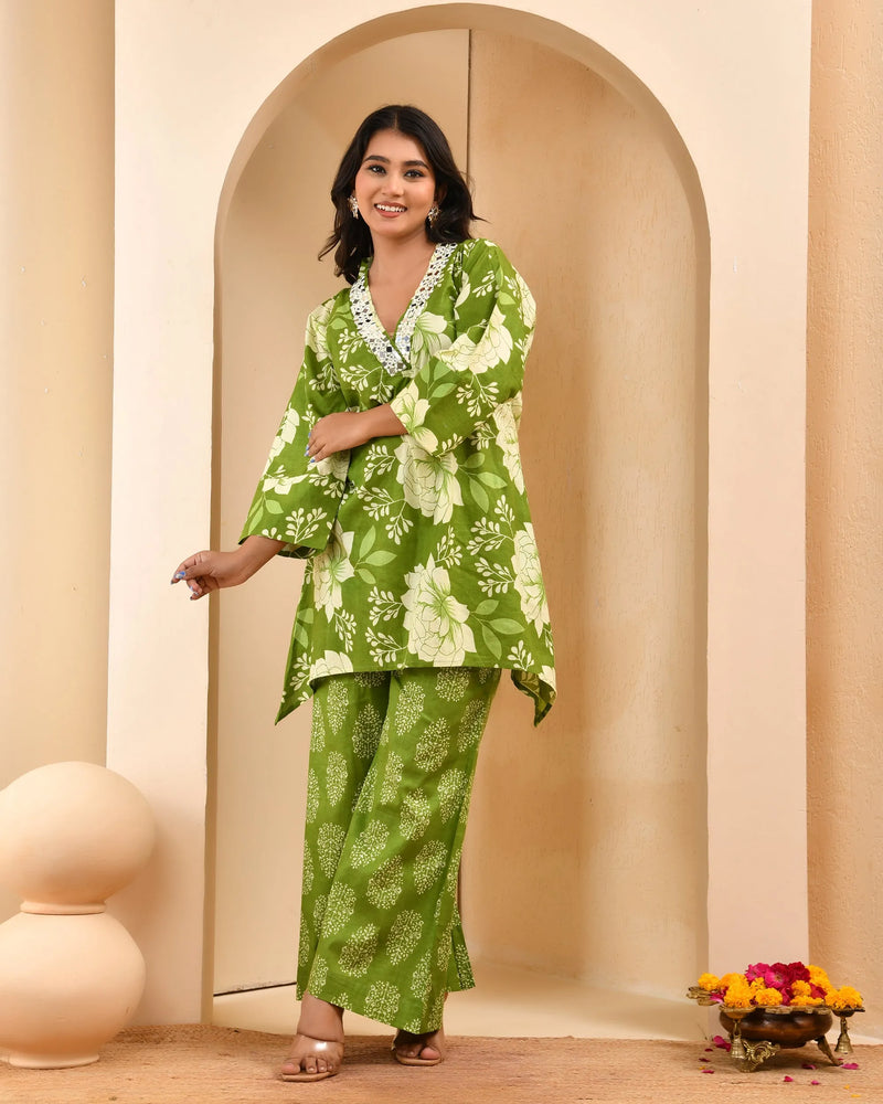 Green Floral Printed Mirror Embroidered Top With Printed Bell Bottom Pants (Set of 5 Pc)