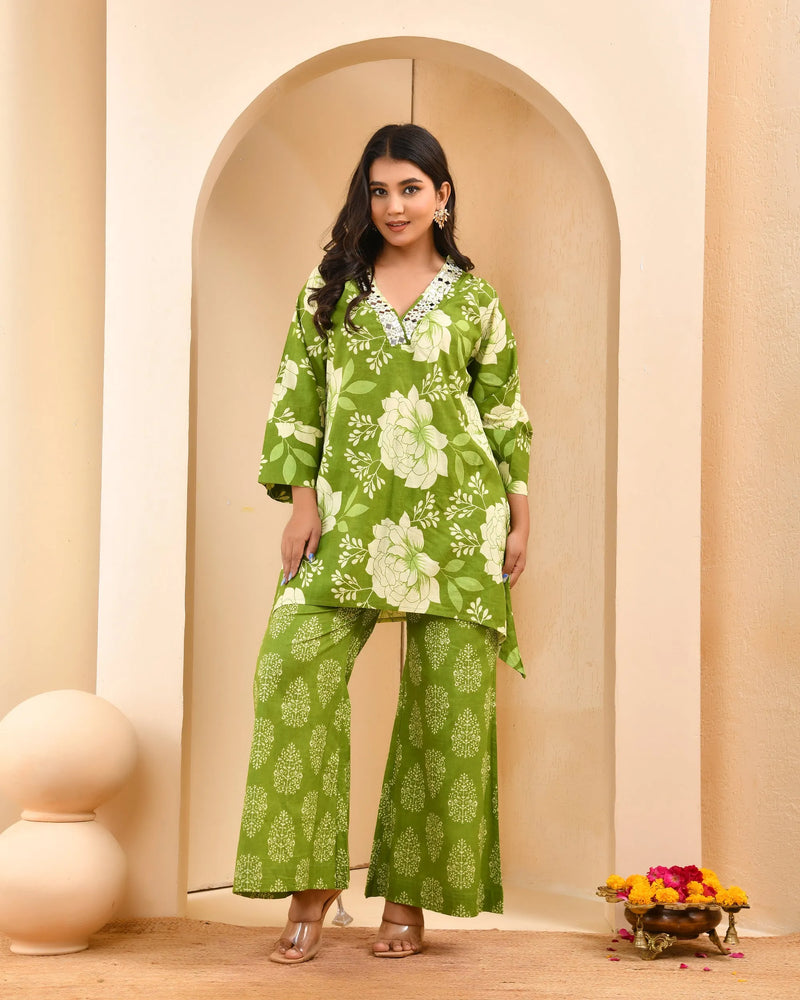 Green Floral Printed Mirror Embroidered Top With Printed Bell Bottom Pants (Set of 5 Pc)