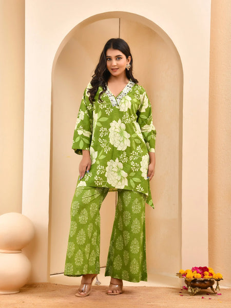 Green Floral Printed Mirror Embroidered Top With Printed Bell Bottom Pants (Set of 5 Pc)