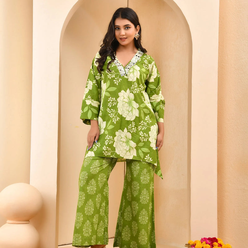 Green Floral Printed Mirror Embroidered Top With Printed Bell Bottom Pants (Set of 5 Pc)