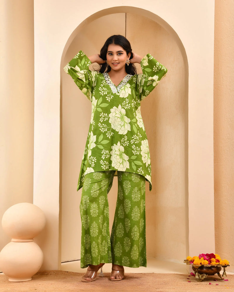 Green Floral Printed Mirror Embroidered Top With Printed Bell Bottom Pants (Set of 5 Pc)