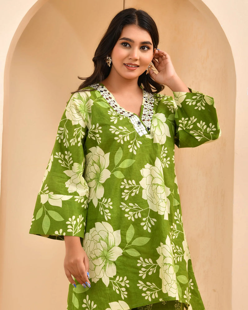 Green Floral Printed Mirror Embroidered Top With Printed Bell Bottom Pants (Set of 5 Pc)