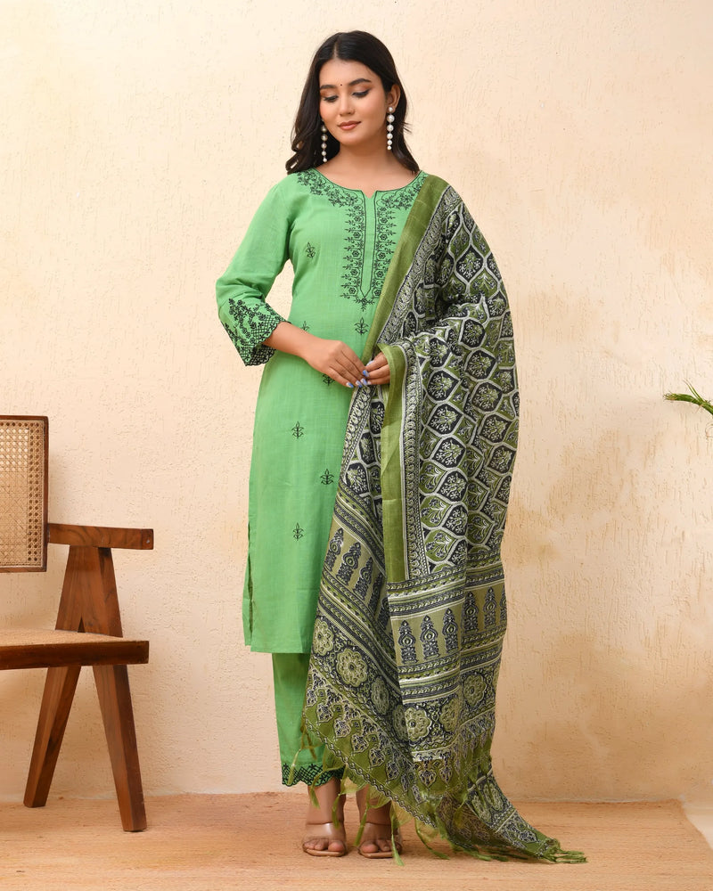 Pista Embroidered Kurta Set With Solid Pants & Printed Dupatta (Set of 5 Pc)