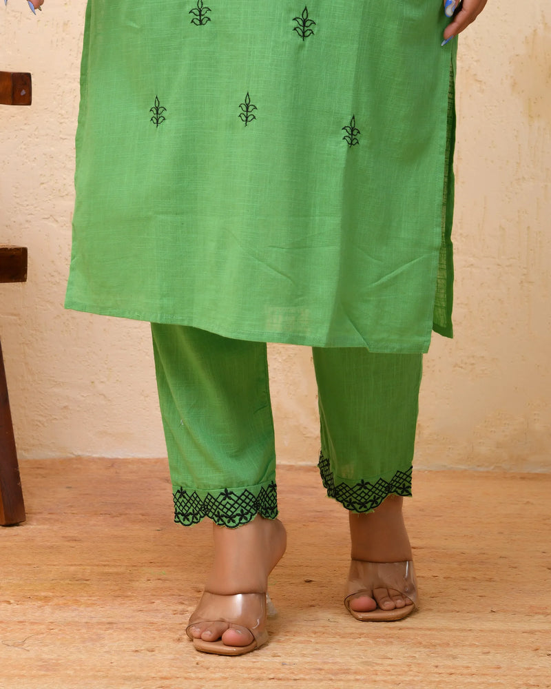 Pista Embroidered Kurta Set With Solid Pants & Printed Dupatta (Set of 5 Pc)