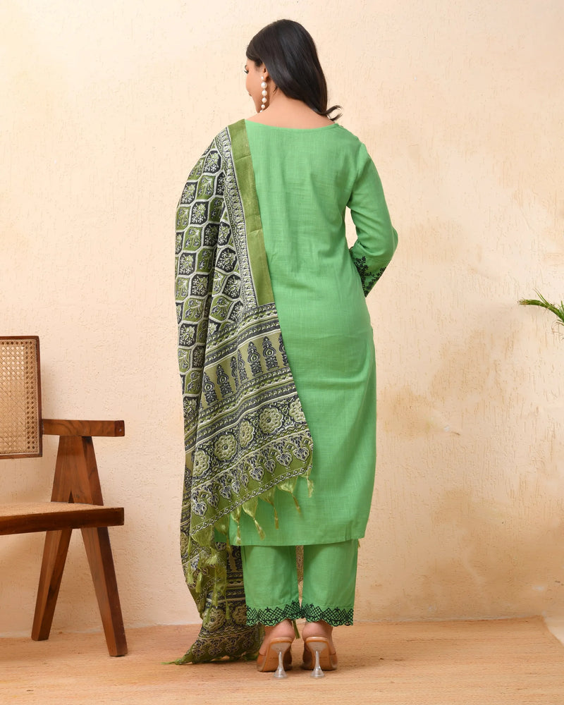 Pista Embroidered Kurta Set With Solid Pants & Printed Dupatta (Set of 5 Pc)