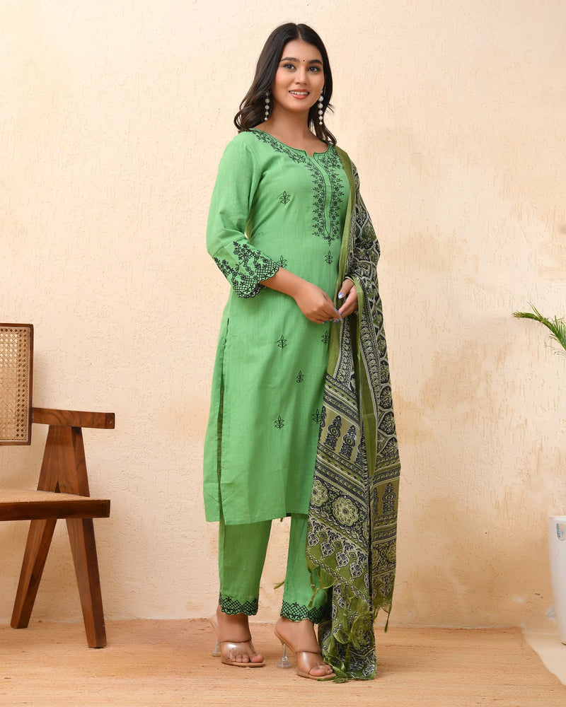 Pista Embroidered Kurta Set With Solid Pants & Printed Dupatta (Set of 5 Pc)