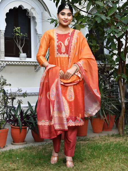 (Vaasva) Women Mul Chanderi orange paisley printed suit set (Set of 5pc)