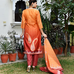 (Vaasva) Women Mul Chanderi orange paisley printed suit set (Set of 5pc)