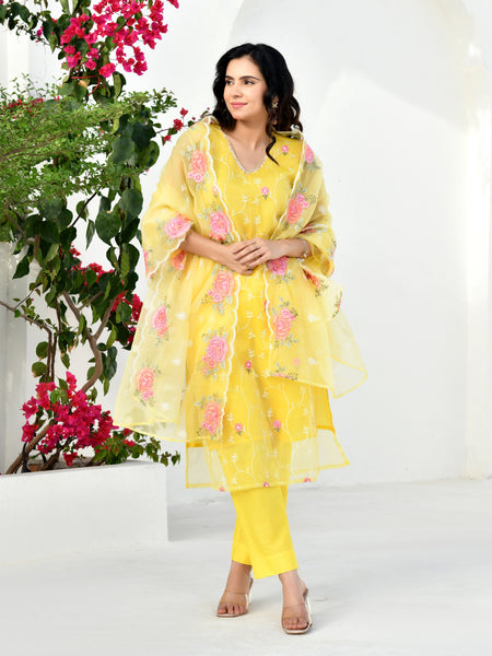 (Vaasva) Women solid embroidered yellow suit set (Set of 5pc)
