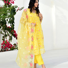 (Vaasva) Women solid embroidered yellow suit set (Set of 5pc)