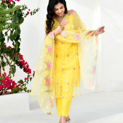 (Vaasva) Women solid embroidered yellow suit set (Set of 5pc)