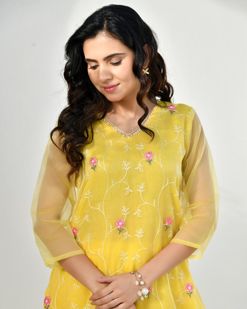 (Vaasva) Women solid embroidered yellow suit set (Set of 5pc)