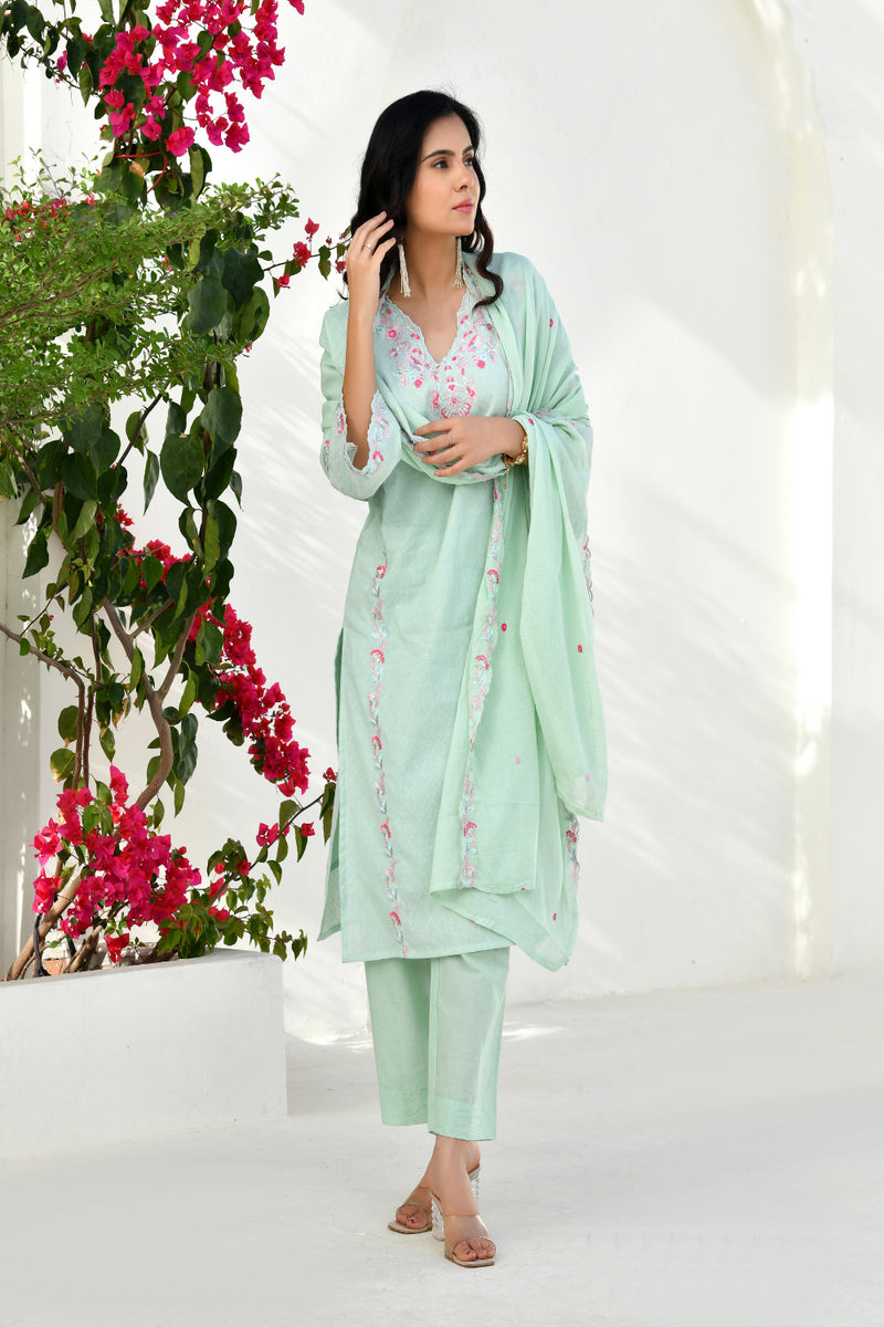 (Vaasva) Women solid aqua multi embroidered suit set (Set of 5pc)