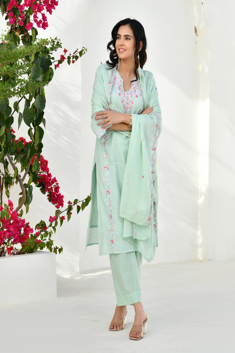 (Vaasva) Women solid aqua multi embroidered suit set (Set of 5pc)