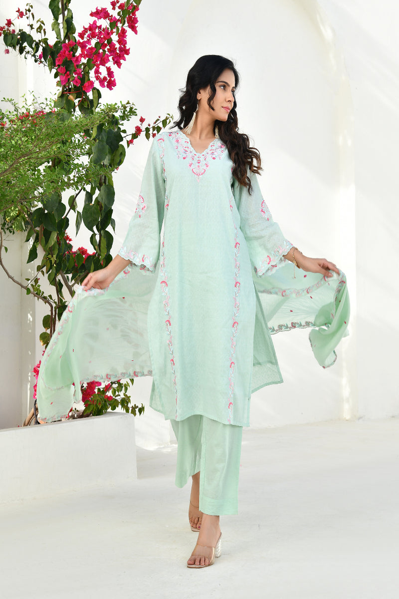 (Vaasva) Women solid aqua multi embroidered suit set (Set of 5pc)