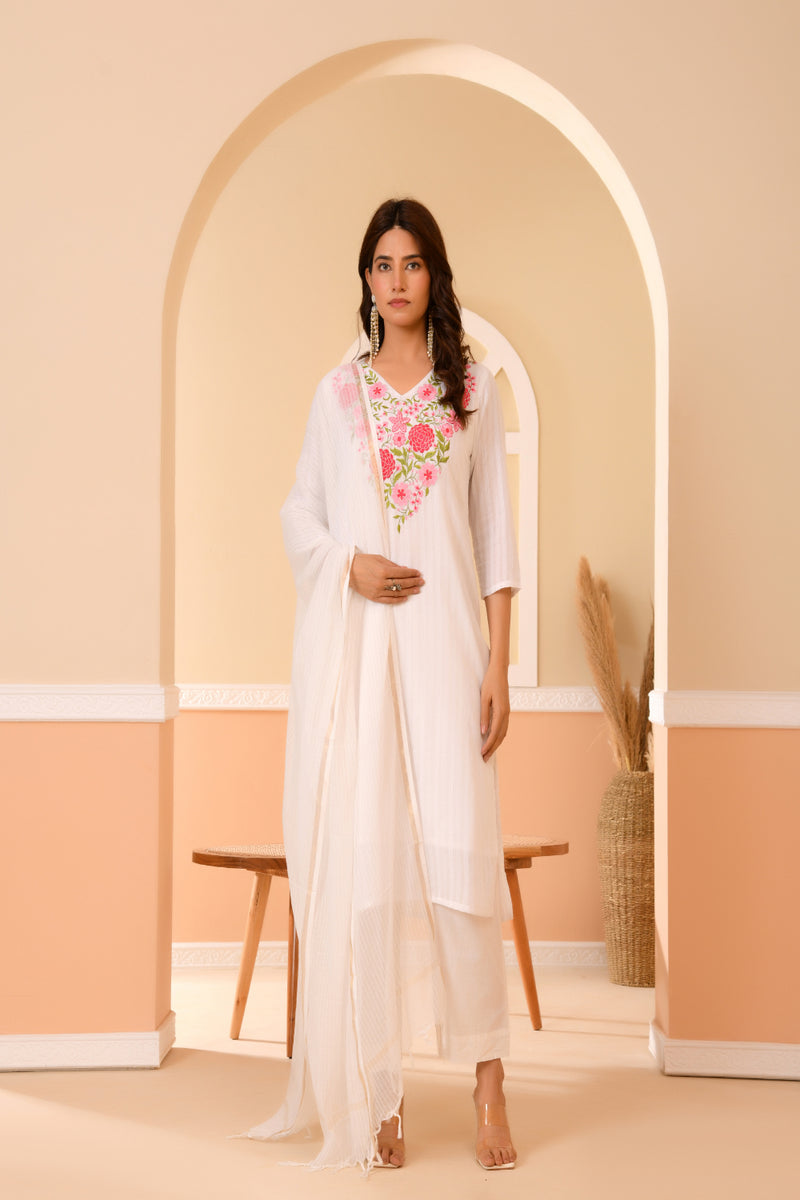 (Vaasva) Women white dobby embroidered suit set (Set of 5pc)