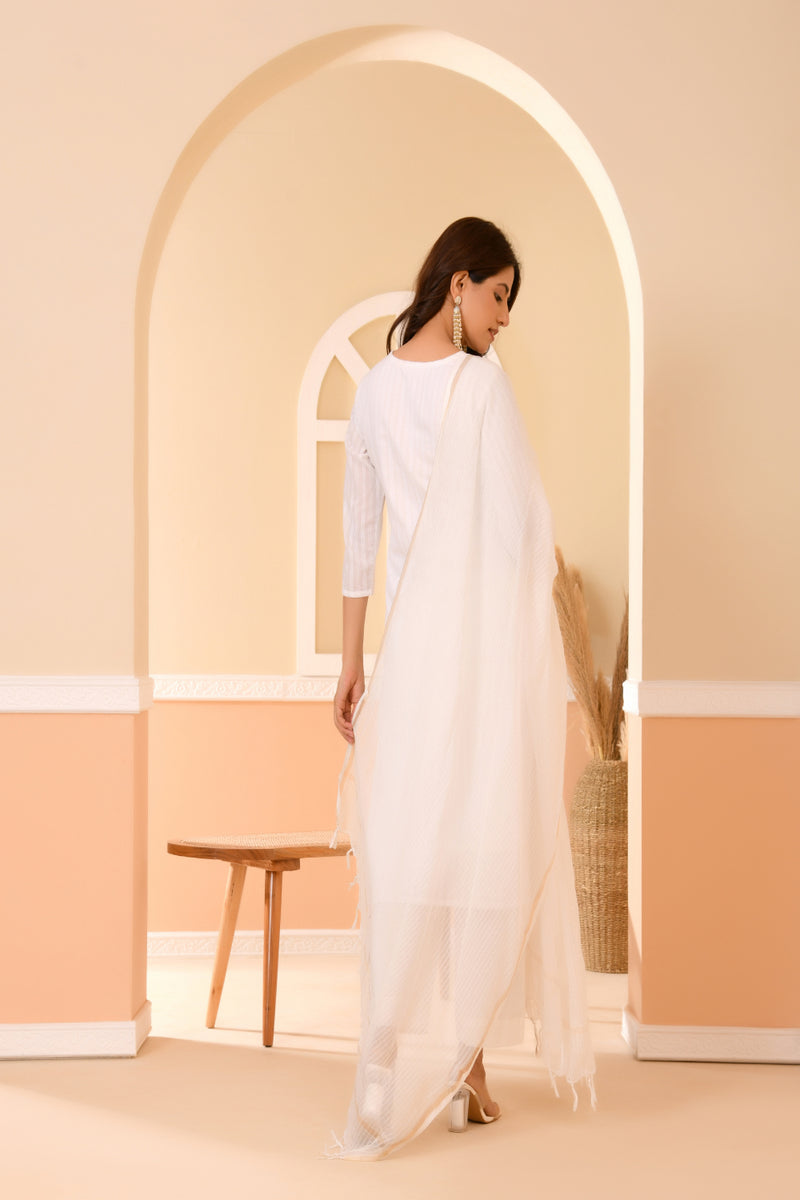 (Vaasva) Women white dobby embroidered suit set (Set of 5pc)