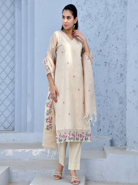 (Vaasva) Women creamchevron embroidered suit set (Set of 5pc)