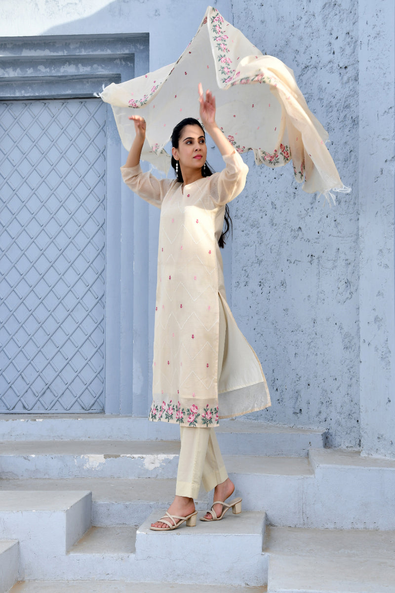 (Vaasva) Women creamchevron embroidered suit set (Set of 5pc)
