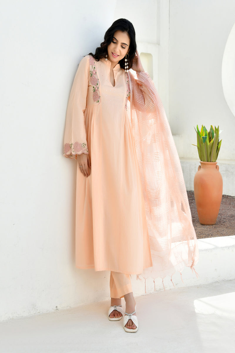 (Vaasva) Women peach applique aline suit set (Set of 5pc)