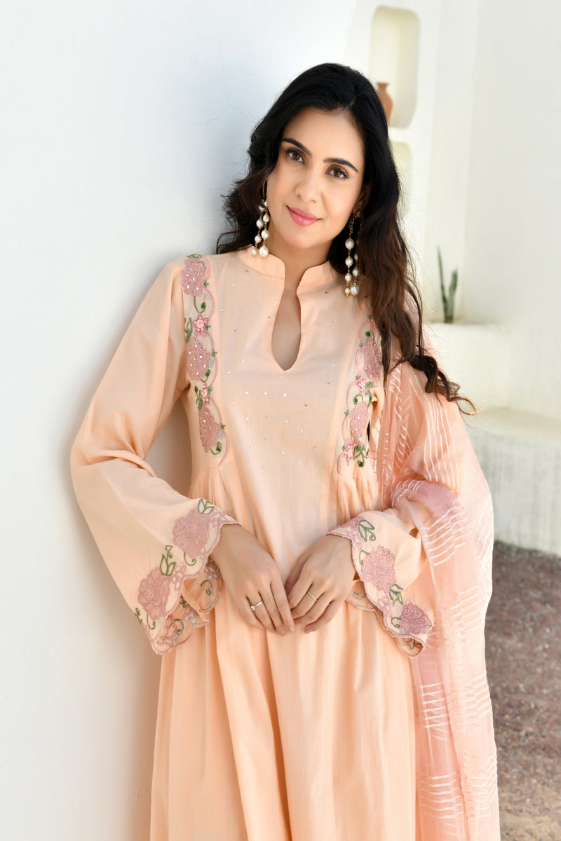 (Vaasva) Women peach applique aline suit set (Set of 5pc)