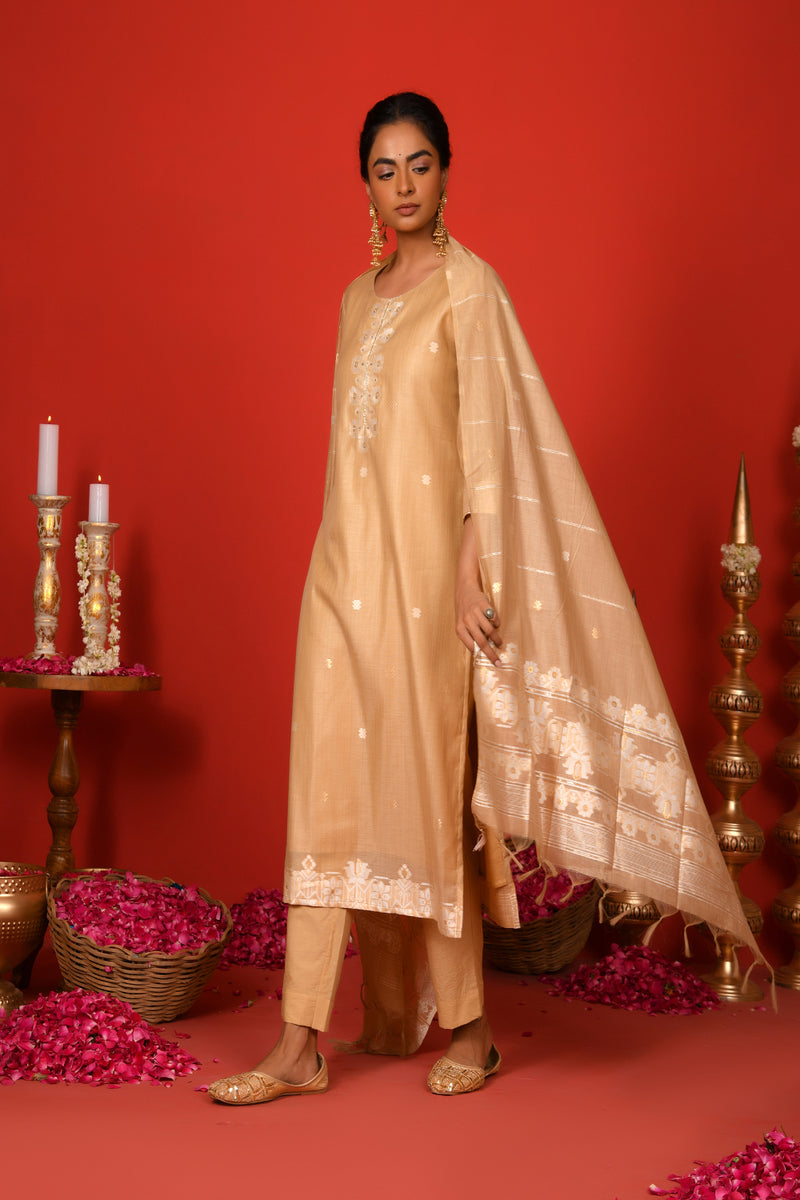(Vaasva) Women Beige jamdani white placket suit set (Set of 5pc)