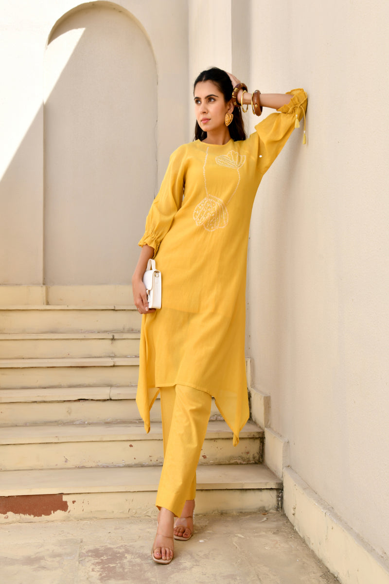 (Vaasva) Women Yellow Mulchanderi floral  bandej kurta pant set  (Set of 5 Pc)